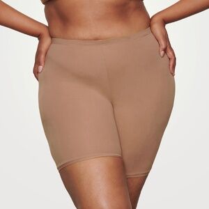 SKIMS Fits Everybody high waisted bike Shorts Sienna Size Small